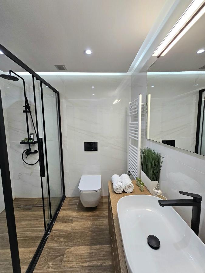 Modern Garden View Apt In Voula, Athens - Luxe 외부 사진
