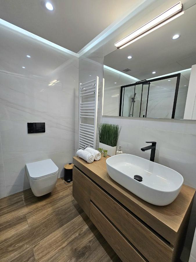 Modern Garden View Apt In Voula, Athens - Luxe 외부 사진