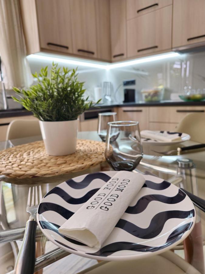 Modern Garden View Apt In Voula, Athens - Luxe 외부 사진