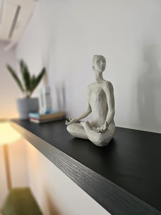 Modern Garden View Apt In Voula, Athens - Luxe 외부 사진