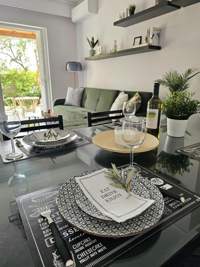 Modern Garden View Apt In Voula, Athens - Luxe 외부 사진